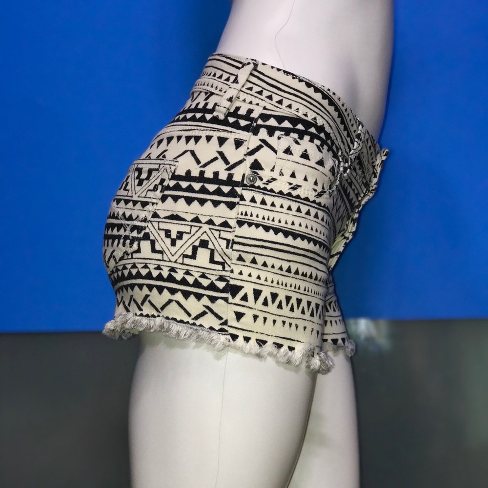 BULLHEAD • Geometric Short Cutoffs / size (0/P) - Picture 2 of 6
